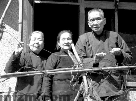 聂绀弩李健生右三(章诒和之母)中萧军夫人 聂绀弩李健生右三(章诒和之母)中萧军夫人