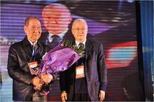 崔乃夫(左) 崔乃夫(左)