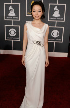 张靓颖出席“格莱美”颁奖典礼红毯