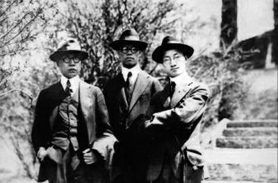 张奚若(中)与徐志摩(右)、金岳霖合影
张奚若(中)与徐志摩(右)、金岳霖合影