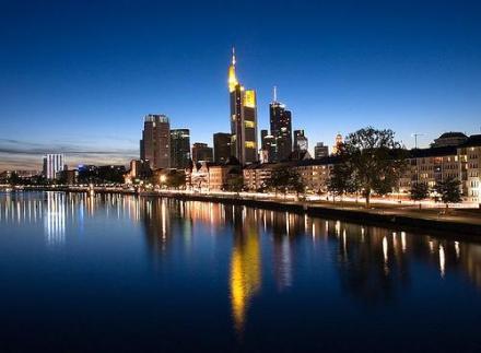 美因河畔的法兰克福晚景 美因河畔的法兰克福晚景