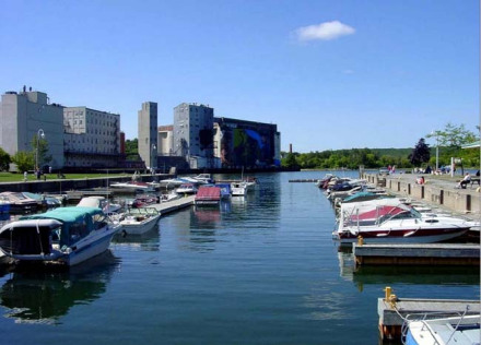 城区中的河流 城区中的河流