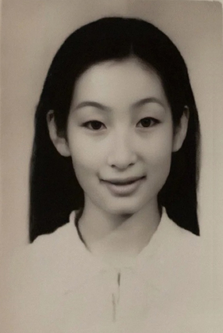 秦海璐中央戏剧学院1996级表演系艺考证件照 秦海璐中央戏剧学院1996级表演系艺考证件照