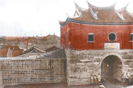 1895年的台北府城北门“承恩门”的城门与城墙 1895年的台北府城北门“承恩门”的城门与城墙