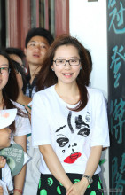 2011年，张靓颖呼吁“留住江豚的微笑”