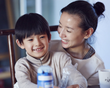 董洁和儿子顶顶照片