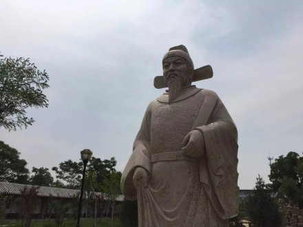 赵南星祠堂里的赵南星雕像 赵南星祠堂里的赵南星雕像