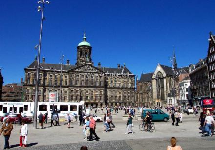 水坝广场上的市政厅
水坝广场上的市政厅