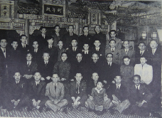 大公报桂林馆合照,二排左4胡政之 大公报桂林馆合照,二排左4胡政之