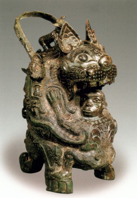 虎食人卣【商.青铜器】 虎食人卣【商.青铜器】