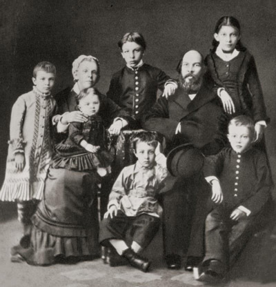 乌里扬诺夫一家合影（1879年，辛比尔斯克）