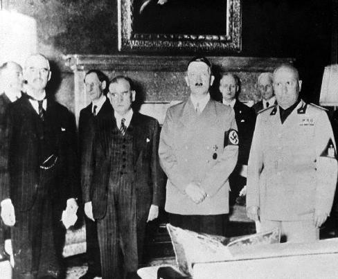 慕尼黑阴谋（左起张伯伦、达拉第、希特勒、墨索里尼）