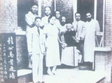 “七君子”出狱后在马相伯家合影 “七君子”出狱后在马相伯家合影