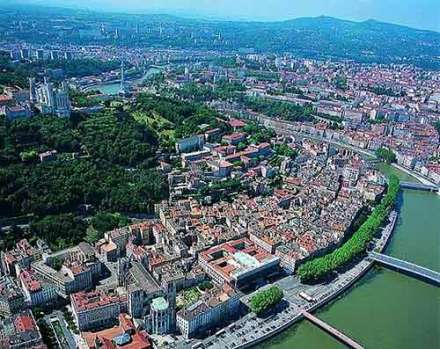 鸟瞰里昂(感谢原图作者) 鸟瞰里昂(感谢原图作者)