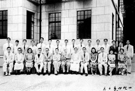 金应熙合照,后排左起:金应熙(2) 金应熙合照,后排左起:金应熙(2)