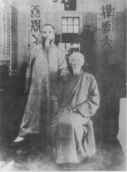 1931年9月于右任与恩师马相伯合影 1931年9月于右任与恩师马相伯合影