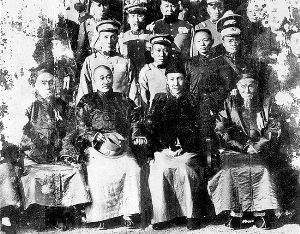 张謇与孙传芳(左三),徐树铮(左二)在南通合影 张謇与孙传芳(左三),徐树铮(左二)在南通合影