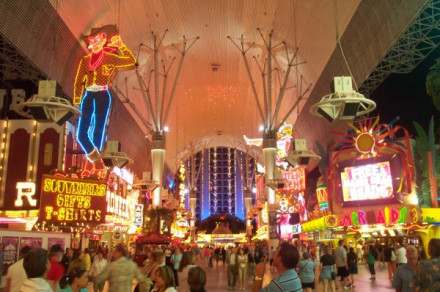 费蒙街(Fremont Street) 费蒙街(Fremont Street)