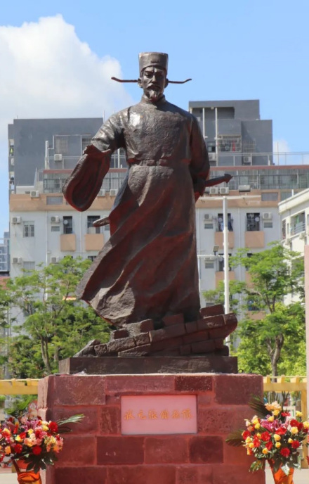 张镇孙铜像 张镇孙铜像