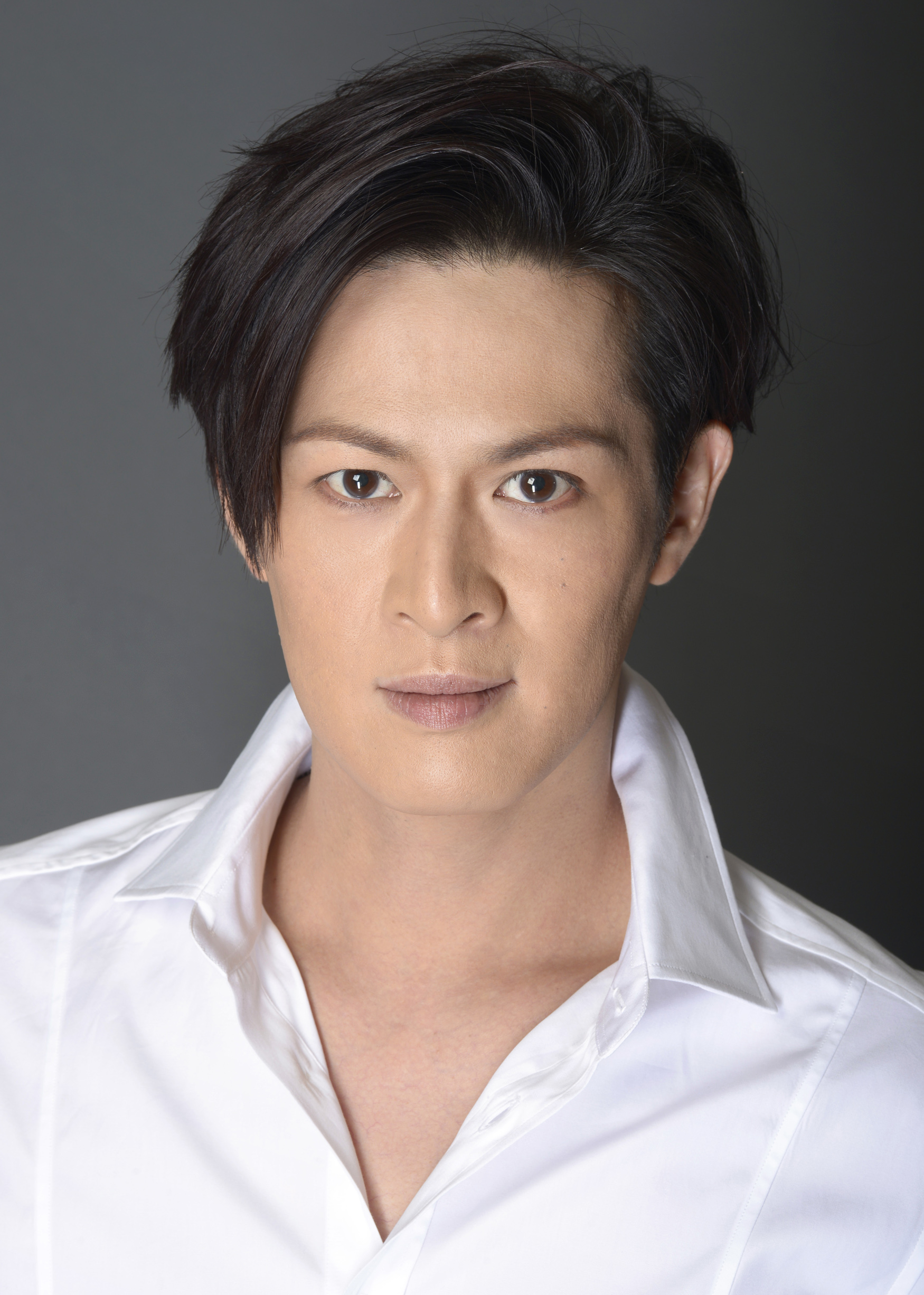 新纳慎也 新纳慎也