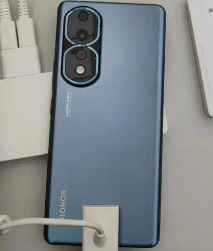 荣耀80pro直屏版和曲屏版哪款更好