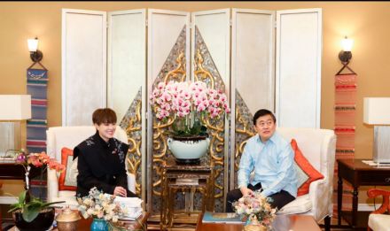 与泰国驻华大使交谈