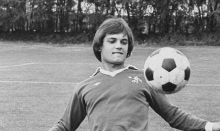 球员时期也曾是翩翩美少年
球员时期也曾是翩翩美少年