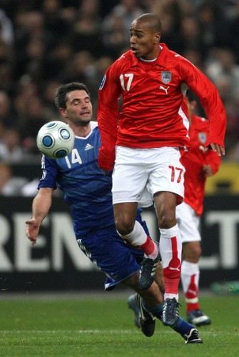 阿尔瓦罗·佩雷拉在球场上 阿尔瓦罗·佩雷拉在球场上