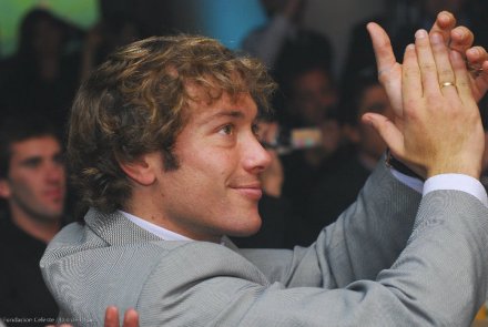 卢加诺参加天蓝基金会筹备 卢加诺参加天蓝基金会筹备