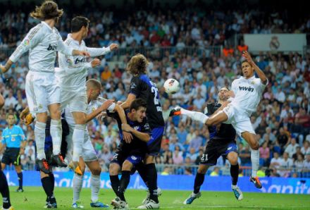 瓦拉内蝎子摆尾打进皇马生涯首球 瓦拉内蝎子摆尾打进皇马生涯首球