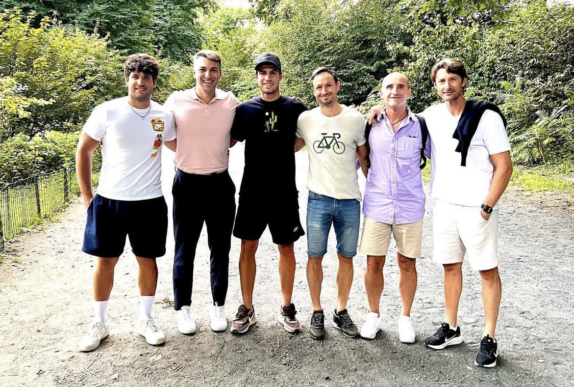 阿尔卡拉斯团队主要成员（摄于2022年美网期间）