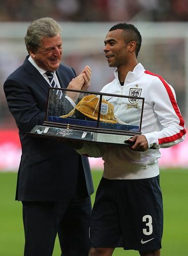 第100场国家队比赛纪念 第100场国家队比赛纪念