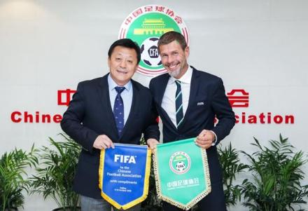 2018年访华(右为博班) 2018年访华(右为博班)