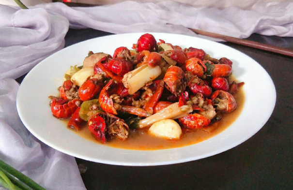 小龙虾用盐和醋泡一下就干净了吗3