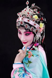 张佳春剧照 张佳春剧照