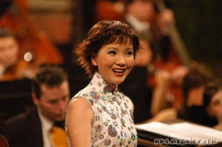 茅善玉在维也纳金色大厅演唱《燕燕做媒》 茅善玉在维也纳金色大厅演唱《燕燕做媒》