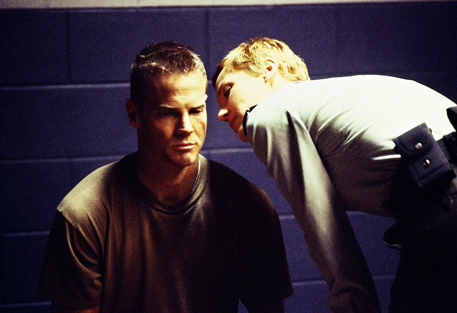 基地疑云(2003)的剧照 基地疑云(2003)的剧照