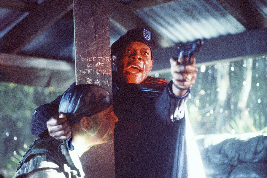 基地疑云(2003)的剧照 基地疑云(2003)的剧照