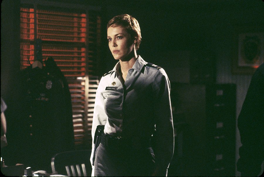 基地疑云(2003)的剧照 基地疑云(2003)的剧照