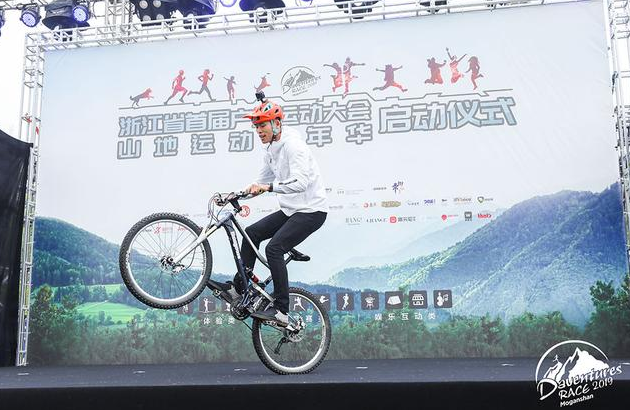 盖夫携Daventures Race山地嘉年华，户外运动会看狗狗肆意撒欢 