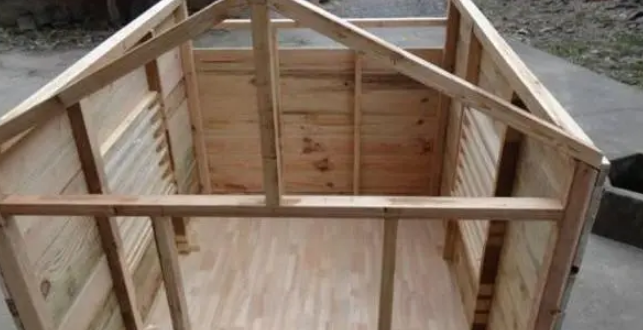 科普一下：怎么用废旧木材做狗窝