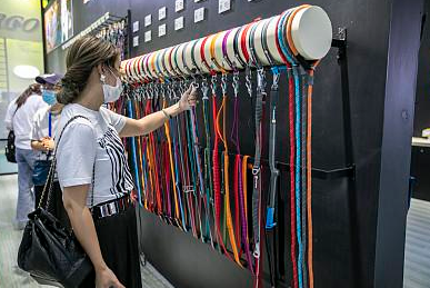 靠卖牵狗绳一年收入10亿 今天你买源飞宠物了吗