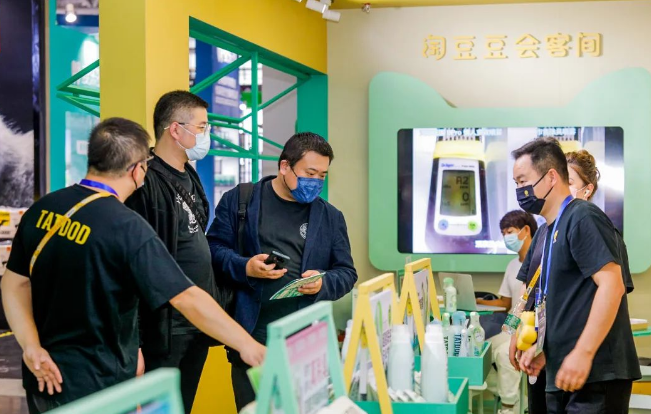 亚宠展上淘豆玩国实力“出圈”，并荣获年度实力品牌大奖和年度国潮品牌大奖！
