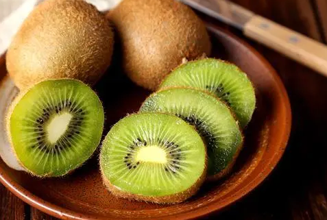 猫咪可以吃猕猴桃吗？铲屎官来看看吧