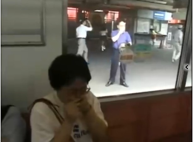 含泪活着(2006)的剧照 含泪活着(2006)的剧照