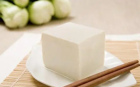 养狗知识：幼犬需要吃钙片吗？必不可少的钙质补充方法