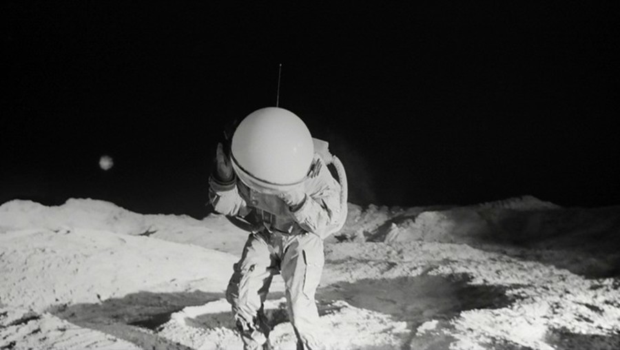 神秘足迹(1975)的剧照 神秘足迹(1975)的剧照