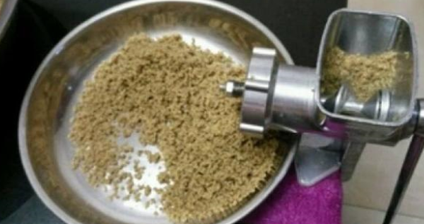 如何制作营养丰富的画眉鸟饲料呢? 如何制作营养丰富的画眉鸟饲料呢?